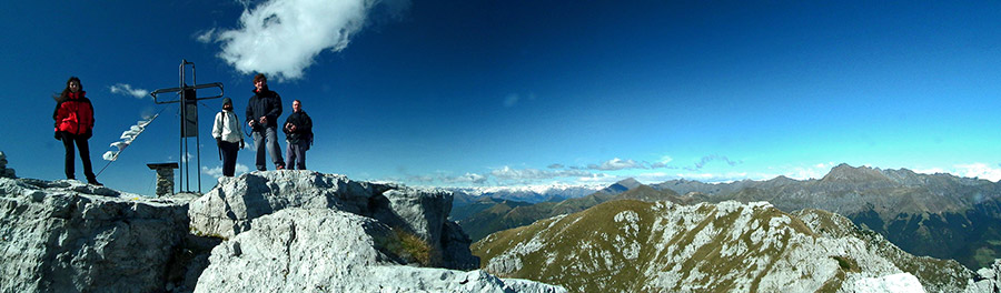 Panorama alla croce di vetta dello Zuccone Campelli (1261 m.)